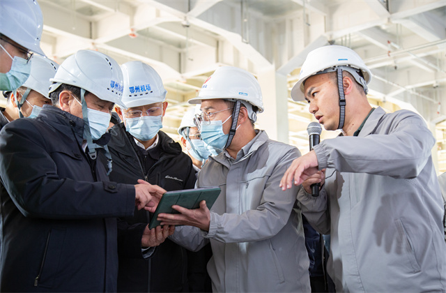 中國民航局黨組書記、局長馮正霖一行到中天鄂州花湖機(jī)場轉(zhuǎn)運(yùn)中心主樓項目參觀考察