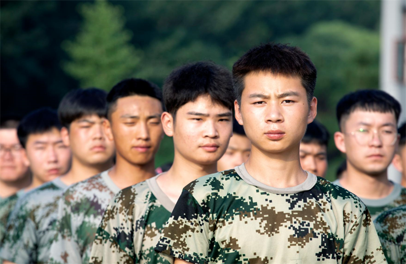 2021年7月6日，中天北京集團(tuán)百名應(yīng)屆大學(xué)生褪下便服換上軍裝，在訓(xùn)練場(chǎng)上接受為期2天的軍訓(xùn)，享受入職前的第一份美好記憶。