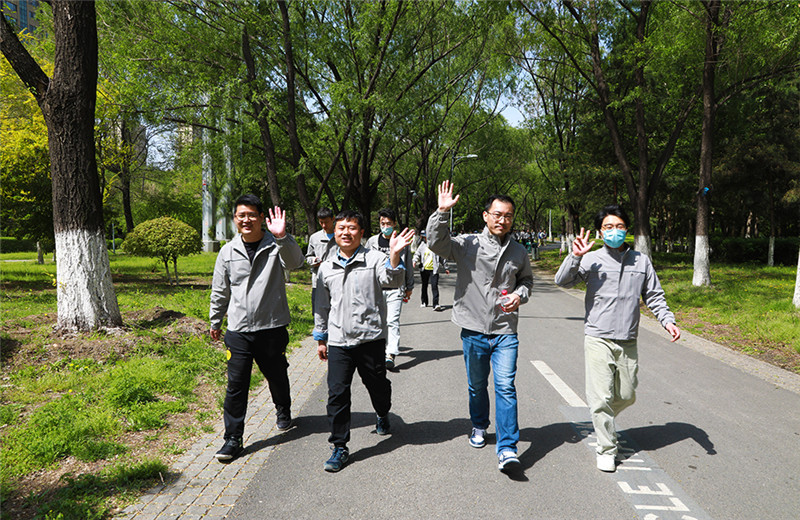 2023年5月6日，東北公司于沈陽奧林匹克生態(tài)公園開展“沐春健步走，轉(zhuǎn)型再出發(fā)” 徒步行活動(dòng)。