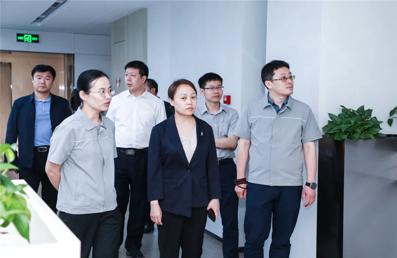 2023年5月15日，河北建材職業(yè)技術(shù)學(xué)院黨委書記張明莉一行到中天北京集團(tuán)進(jìn)行校企合作交流。