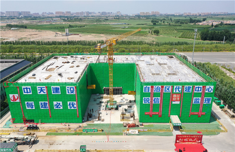 2023年7月19日，由中天十建承建的內(nèi)蒙古河套學院實驗實訓樓項目順利完成主體封頂。