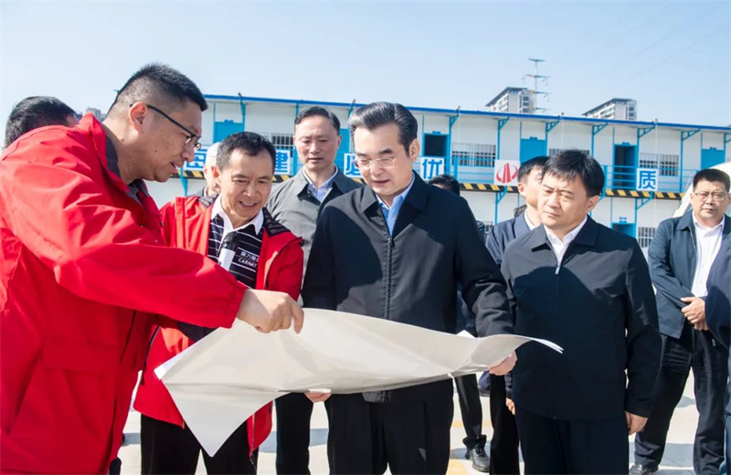2024年10月30日，淮安市委書記史志軍帶隊(duì)視察了中天江蘇公司承建的“江蘇康乃馨高端織造和智能裝備制造一期項(xiàng)目”項(xiàng)目建設(shè)情況。