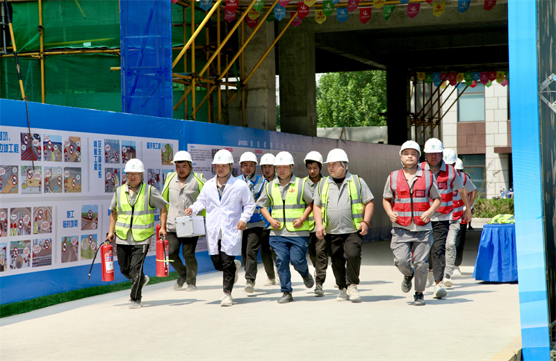 2025年6月24日，中海企業(yè)集團山東公司“人人講安全，個個會應急——查找身邊安全隱患”2025年“安全生產(chǎn)月”主題活動在天津公司濟南中海天空之鏡項目成功舉辦。